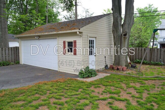 Building Photo - 23805 E Groveland Rd