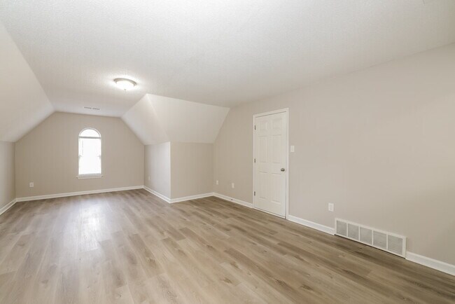 Building Photo - 6150 Woodstock View Dr