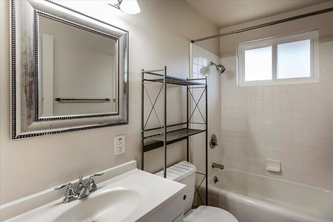 Building Photo - Great Sunnyvale Home