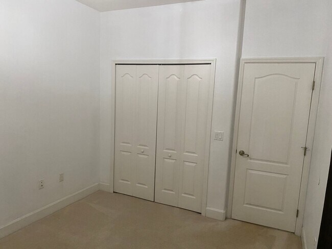 Building Photo - 4 Bedroom / 2 Bath Home in Royal Trails