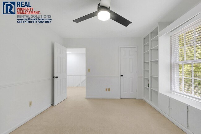 Building Photo - Beautiful Brentwood 3 BD home with attache...