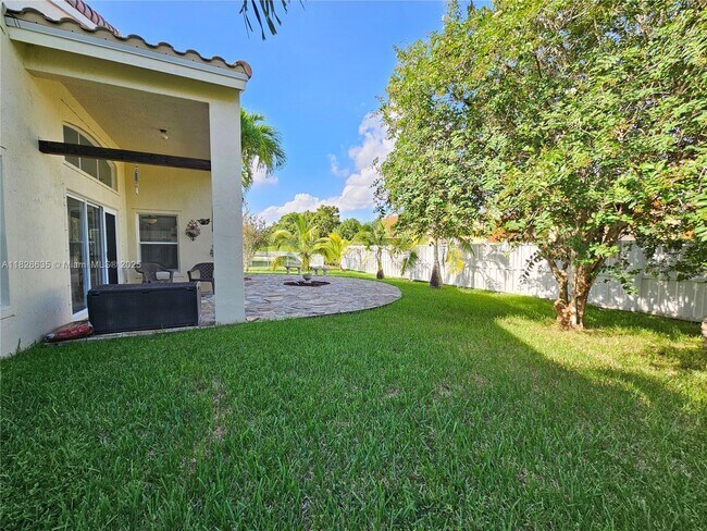 Building Photo - 743 SW 190th Ave