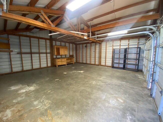 Building Photo - 3 Bedroom Home in Rural West Valley