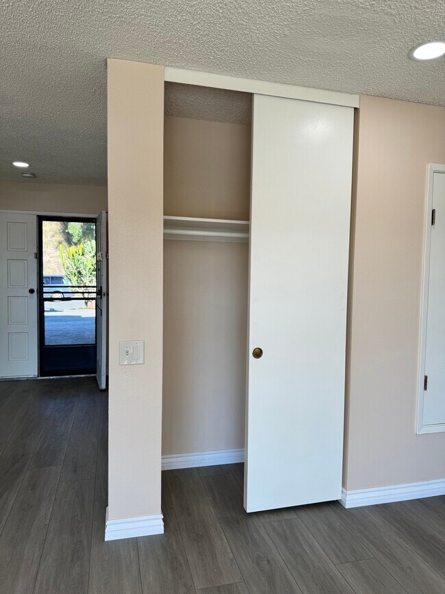 Building Photo - 9941 Mozelle Ln