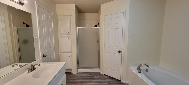 Building Photo - Spacious 4/2/2 in Frenship