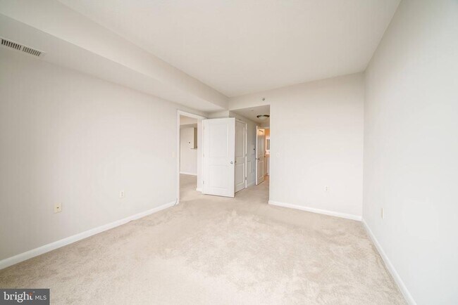 Building Photo - 851 N Glebe Rd