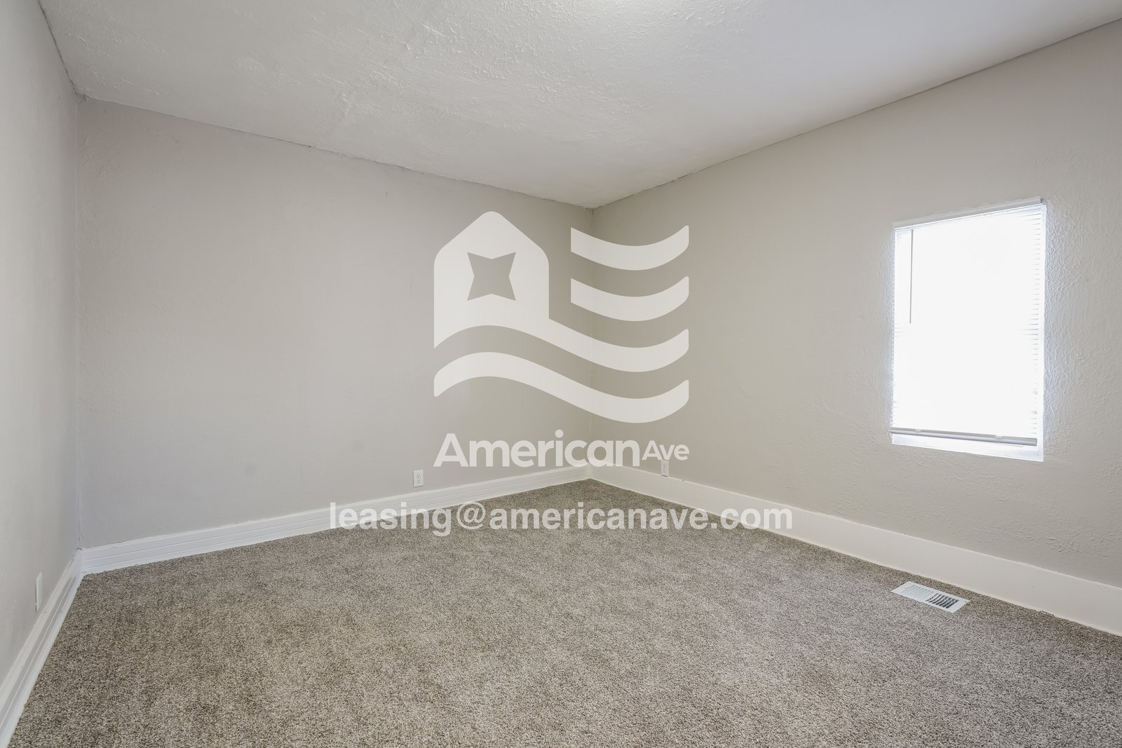 Building Photo - 1138 Queen St