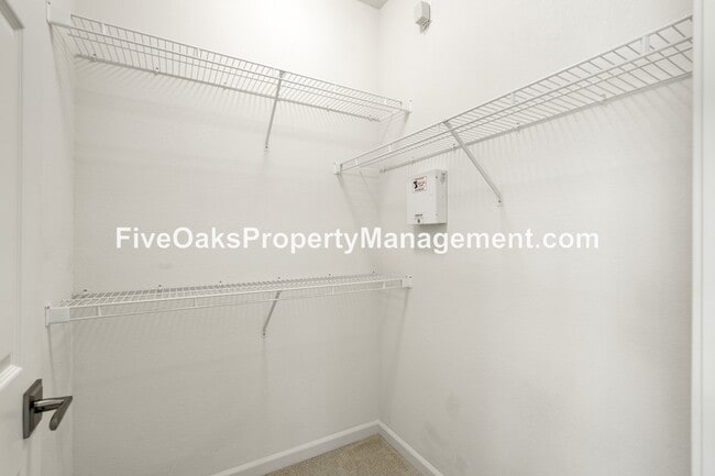 Building Photo - 885 Rathbone Cir