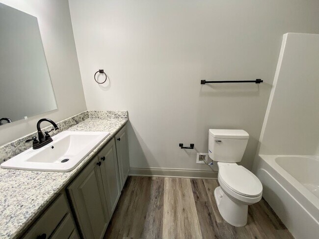 Building Photo - 2BR/2BA Duplex in Westlake – All-Inclusive Utility Option Available!