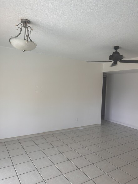 Building Photo - 2407 W Le Marche Ave