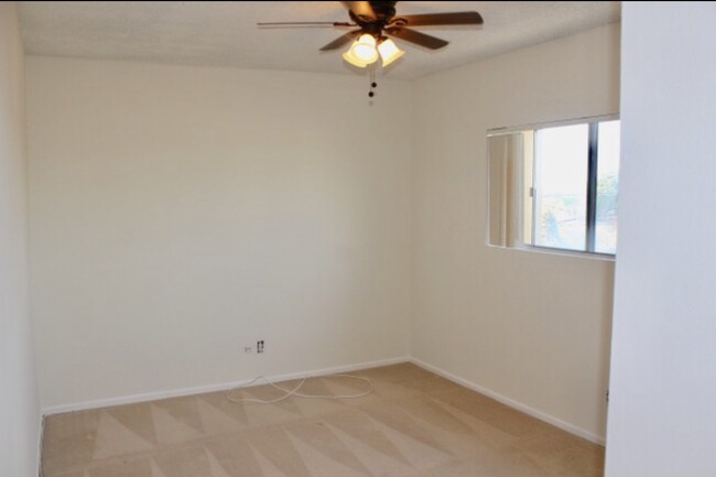 Spacious Bedroom - 2502 Manhattan Beach Blvd