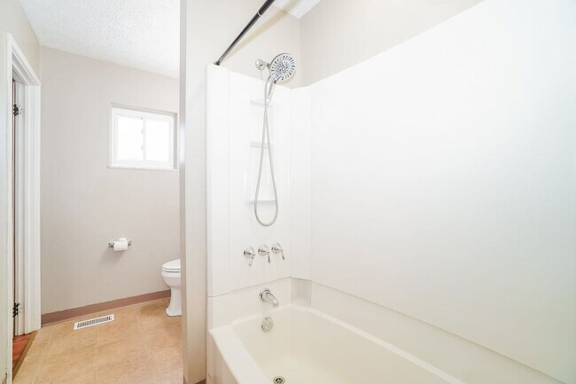 Building Photo - 2928 Landon Dr