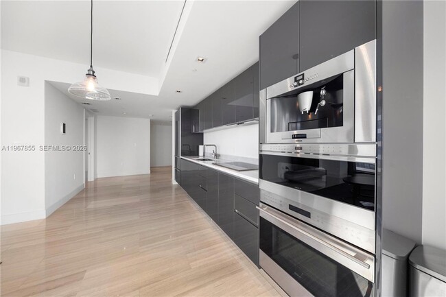 Building Photo - 1451 Brickell Ave