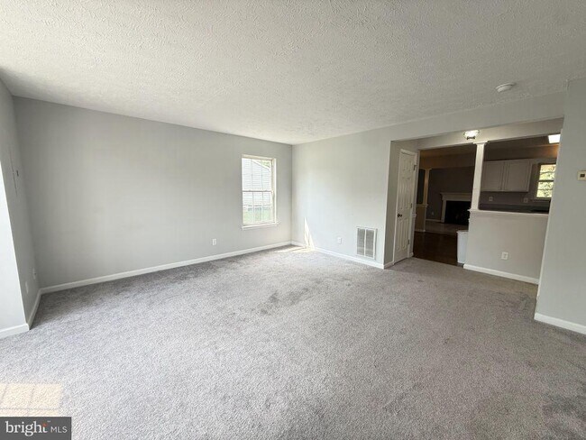 Building Photo - 301 Sutton Ct