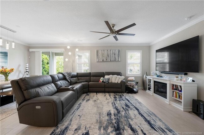 Building Photo - 1550 NE Skyhigh Ter