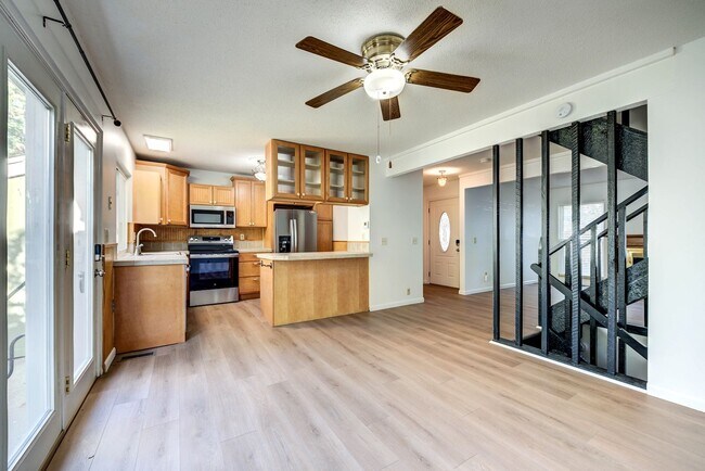 Building Photo - Live the Lake Lifestyle! 3-bedroom, 1.5-bath Condo