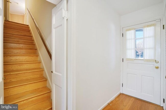 Building Photo - 513 Cathedral Dr