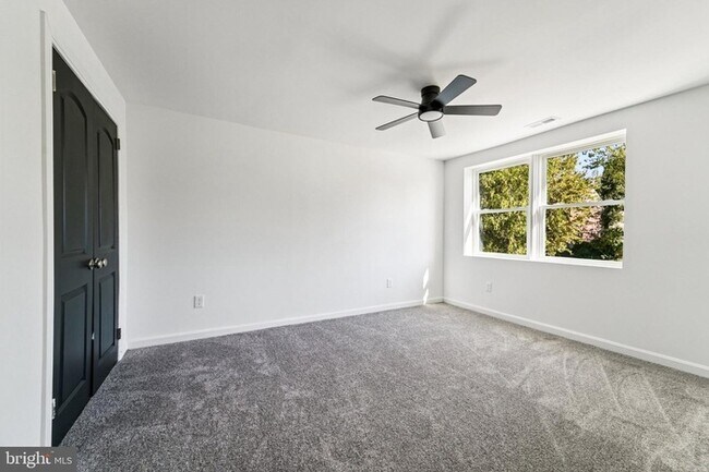 Building Photo - BEAUTIFUL 3 Bedroom 2 Bathroom Home