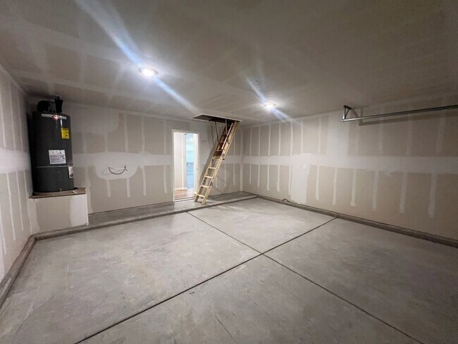 Building Photo - 7216 E County Rd 99