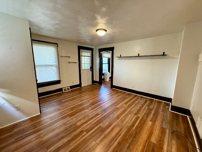 Building Photo - 327 Euclid Ave