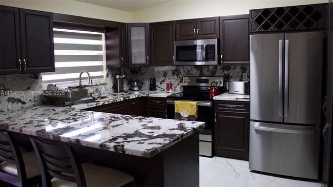 Building Photo - 1530 SW 138th Ave