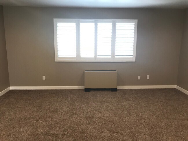 Building Photo - Top Floor Studio In The Wimbledon Condos! Ideal Location!