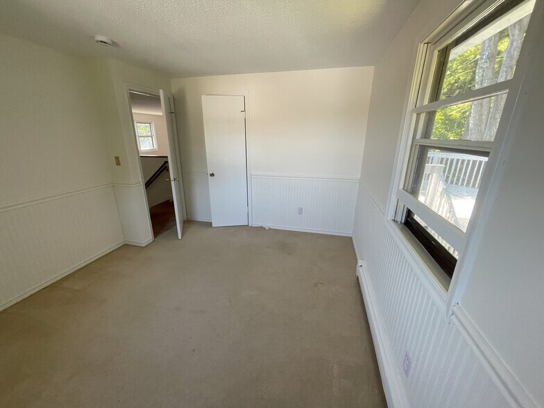 Building Photo - 136 Millard St