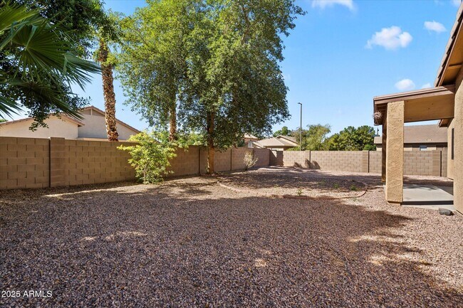 Building Photo - 12565 W Apodaca Dr