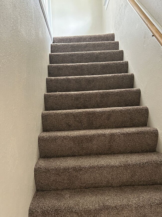 Building Photo - Updated 2/3 Bedroom Bedroom Austintown Home for Rent