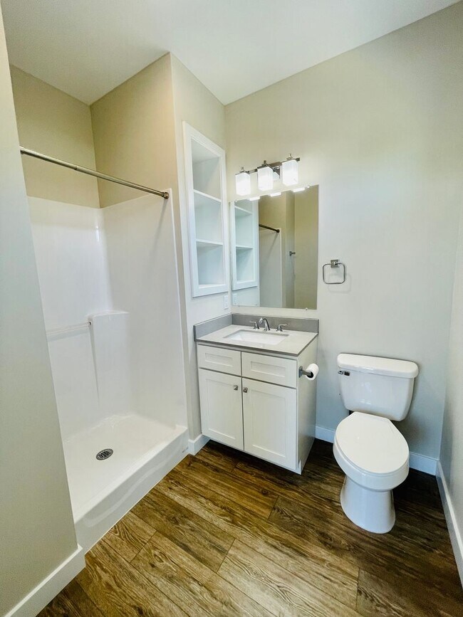 Building Photo - Modern Downtown Townhouse for Rent