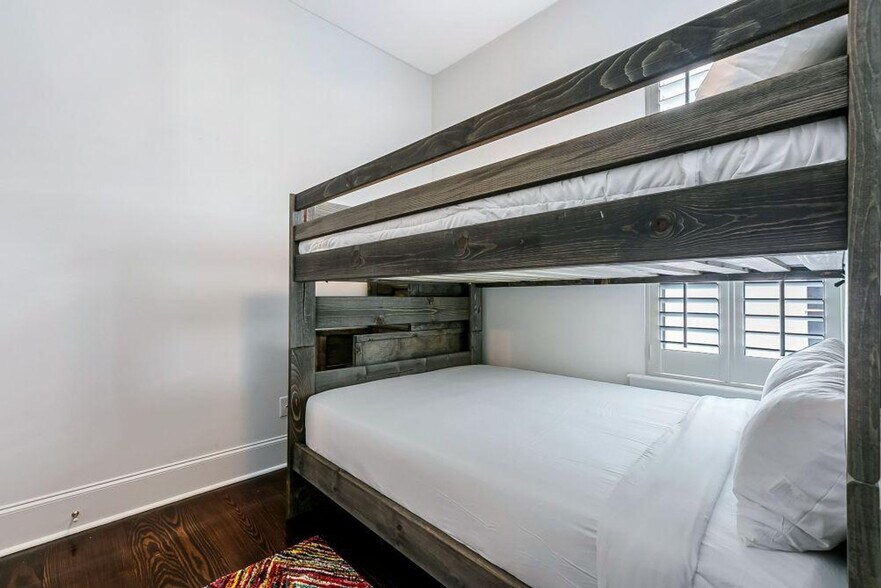 Building Photo - 1512 Baronne St