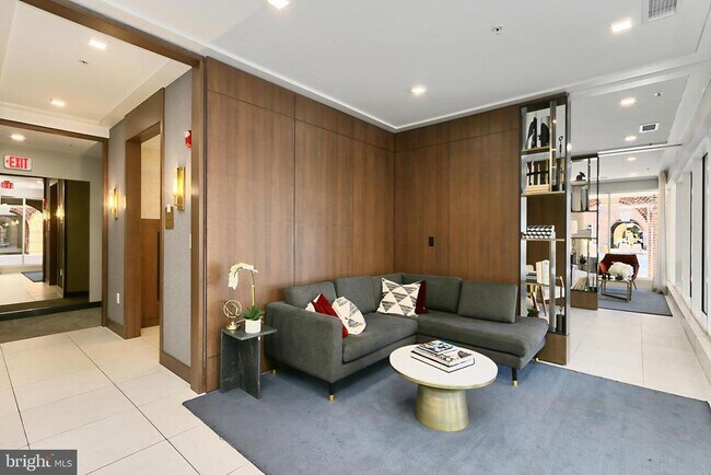 Building Photo - 635 Slaters Ln