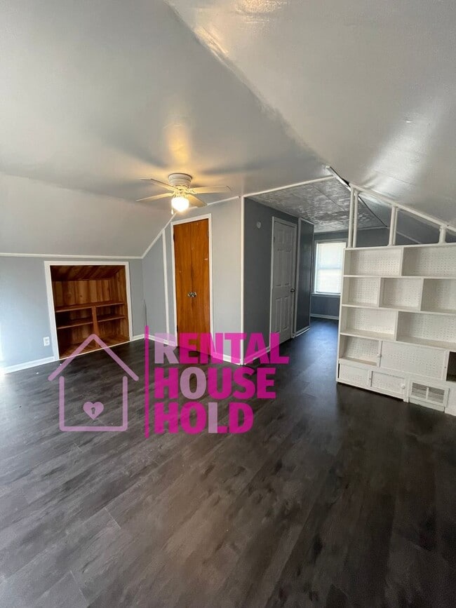 Building Photo - Cozy 3-Bedroom Bungalow for Rent: A Perfec...