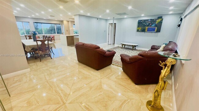 Building Photo - 329 SE 3rd St