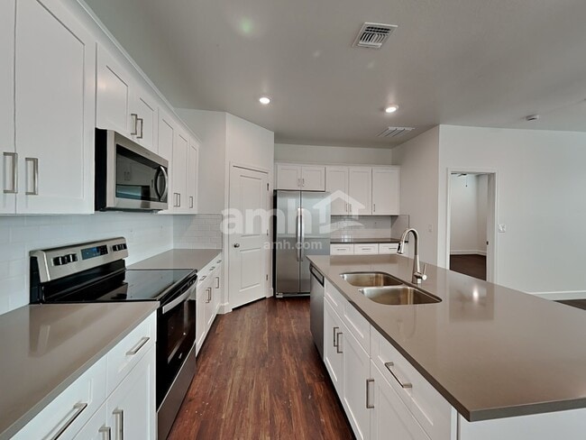 Building Photo - 2135 W Magdalena Lane