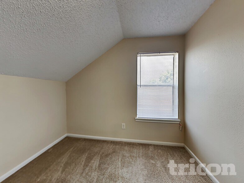 Building Photo - 3250 Kelling St