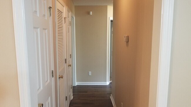 Building Photo - 3 Bedroom/2 Bath Home in New Wood Valley