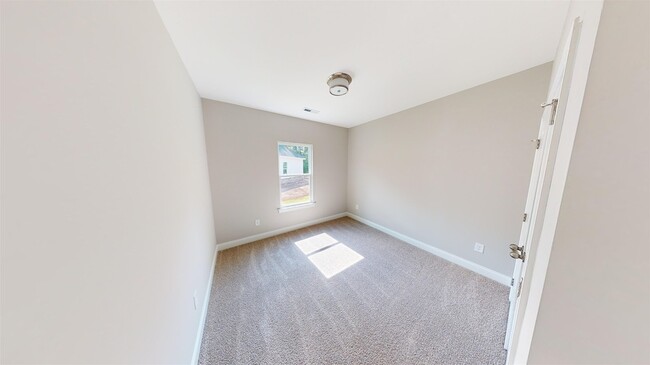 Building Photo - 1060 Moen Lp