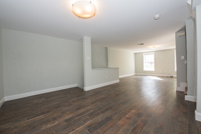 Primary Photo - 2057 South St