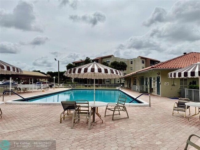 Building Photo - 1810 N Lauderdale Ave
