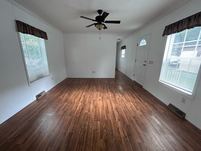 Building Photo - 28 Oak Tree Ln