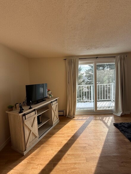 Building Photo - 812 State St