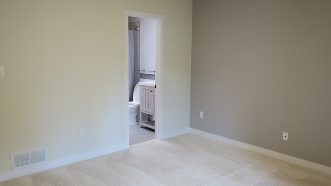 Building Photo - 2979 Shady Holw E