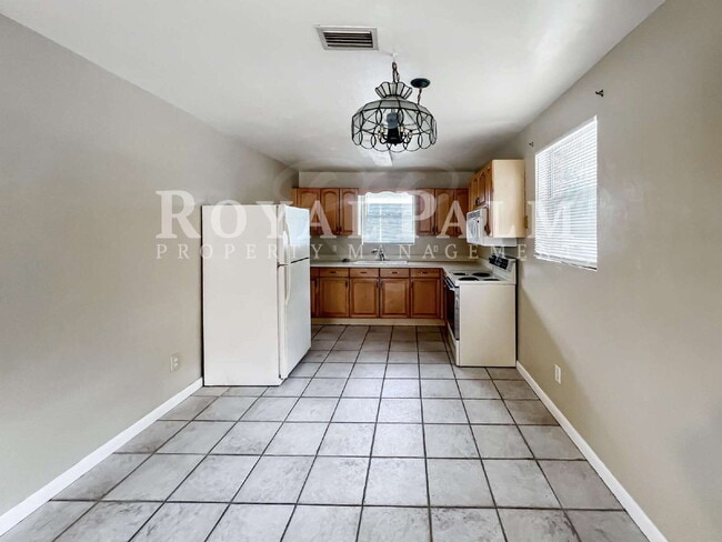 Building Photo - You Had Me at Bonita — 1Bed, 1Bathroom, w/ $400 Move-In Perk!