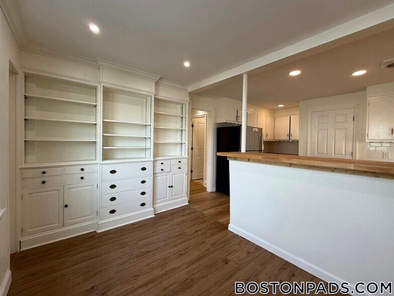 Building Photo - 522 Hancock St