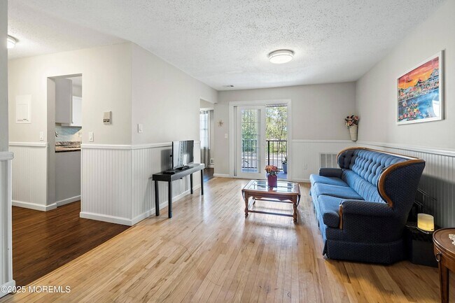 Building Photo - 98 Beachway Ave