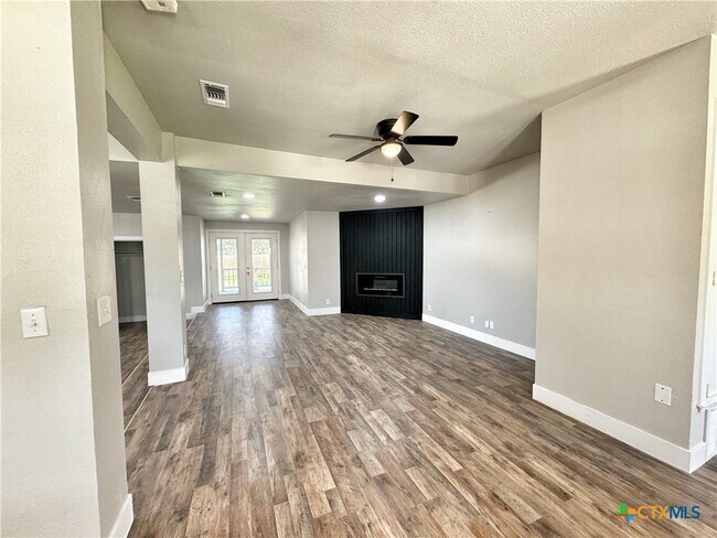 Building Photo - 159 S Hackberry Ave