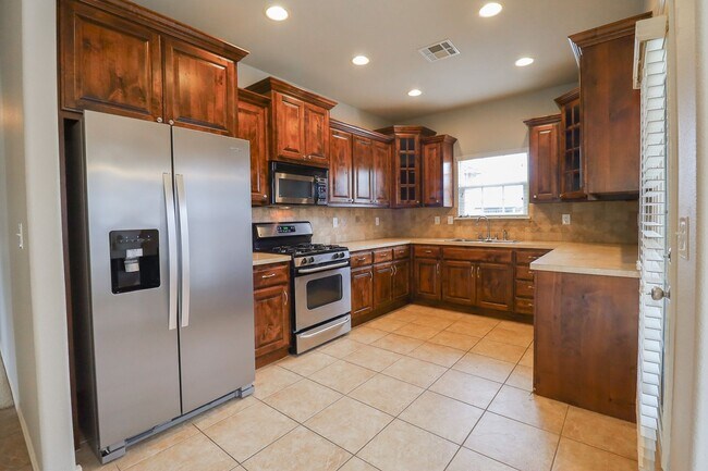 Building Photo - 3 bed | 2 bath in New Tulsa!