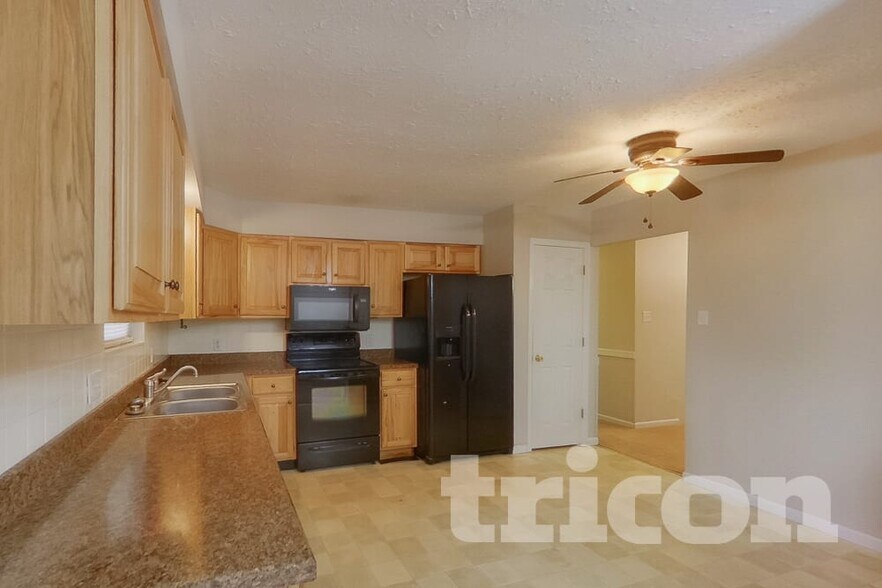 Building Photo - 1563 Park Ridge Ln