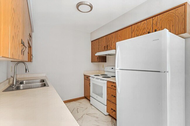 Building Photo - 16 W Klubertanz Dr
